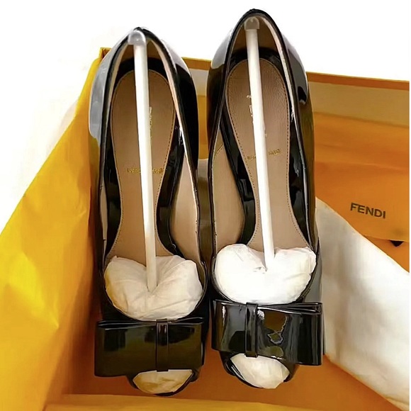 Fendi bow peep toe pumps 🎀🖤 - Picture 6 of 8